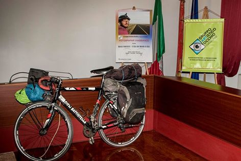 anno 2016 FOTOGRAFAR VIAGGIANDO - Il Giro del Mondo in bicicletta di Marco Invernizzi presso la Sala Consigliare di Villa Annoni di Cuggiono. 7 Ottobre 2016.