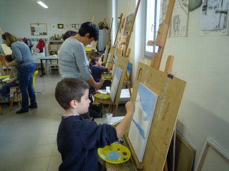 anno 2014 Lezione di Pittura ai bambini della scuola materna di Cuggiono, presso il Laboratorio del Gruppo Artistico Occhio, Aprile 2014.